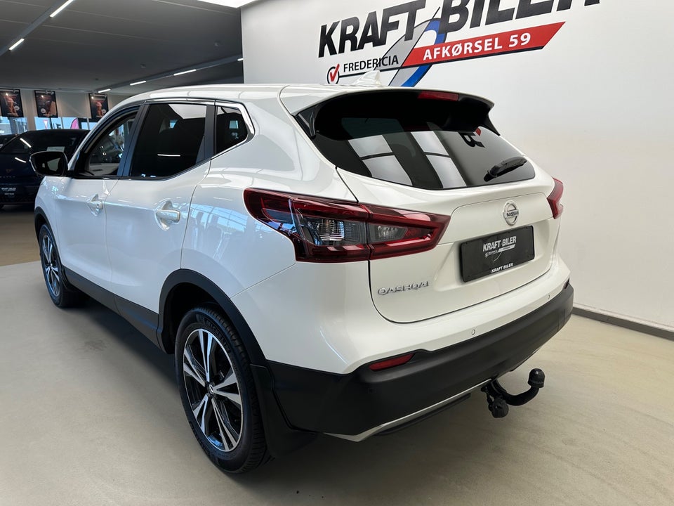 Nissan Qashqai 1,3 Dig-T 140 N-Connecta 5d