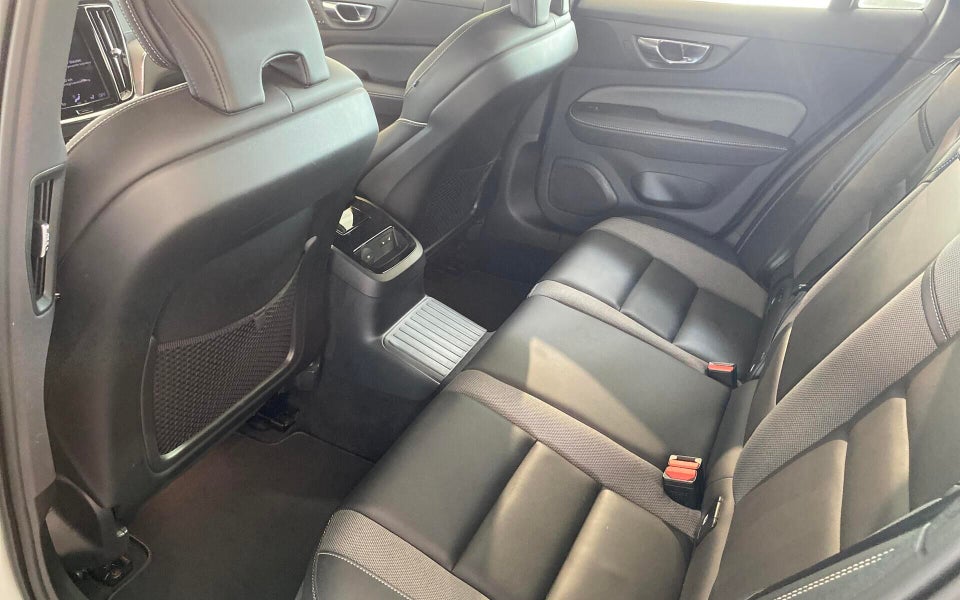 Volvo V60 2,0 T8 ReCharge R-Design aut. AWD 5d