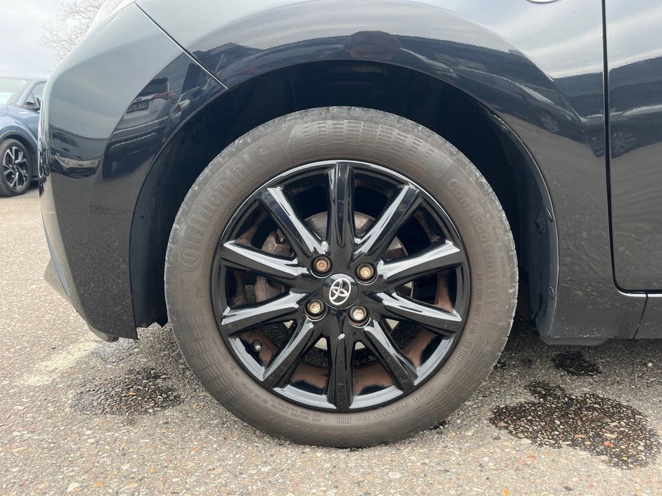 Toyota Aygo 1,0 VVT-i x-black 5d