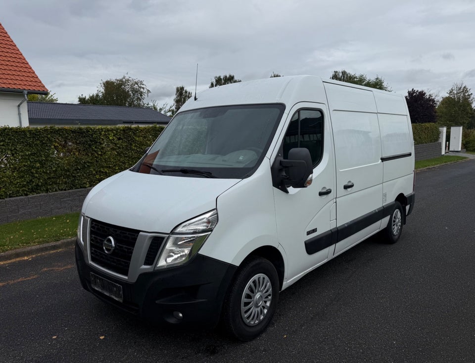 Nissan NV400 2,3 dCi 125 L2H2 Van 5d