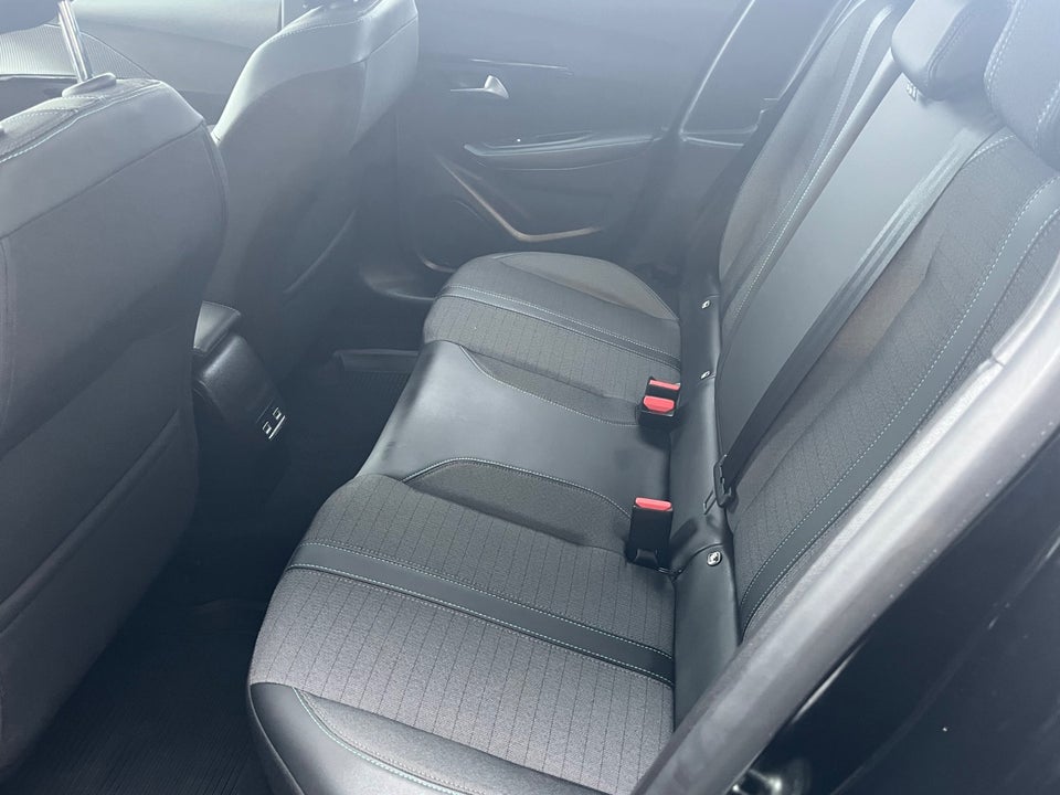 Peugeot 208 1,2 PureTech 100 Active Pack EAT8 5d