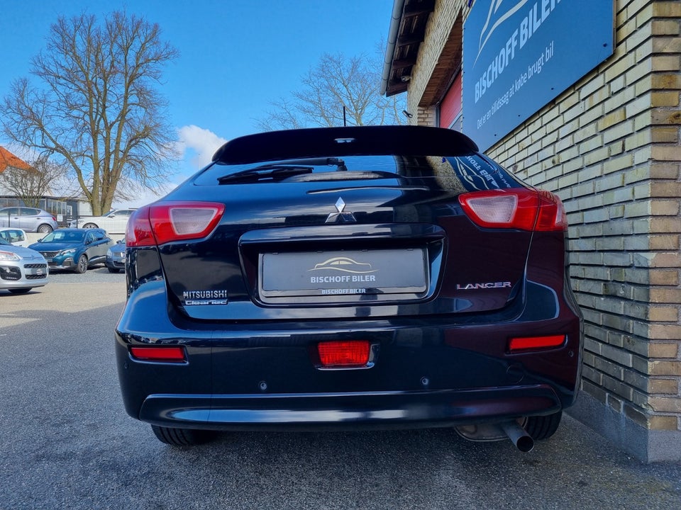 Mitsubishi Lancer 1,6 Invite SportBack 5d