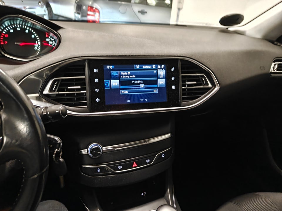 Peugeot 308 1,2 e-THP 130 Active SW 5d