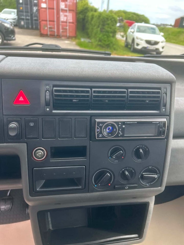 VW Transporter 2,5 TDi 102 Kombi 4d