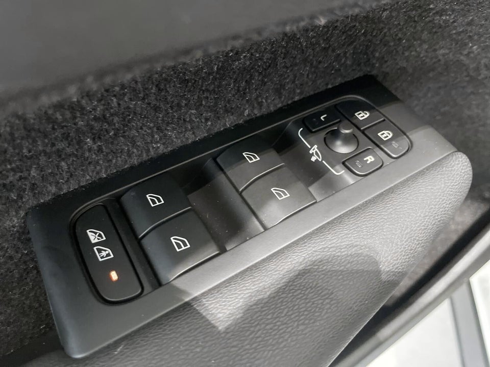 Volvo XC40 ReCharge Extended Range Plus 5d