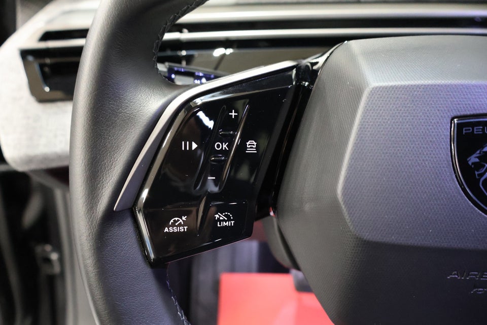 Peugeot e-3008 77 GT 5d