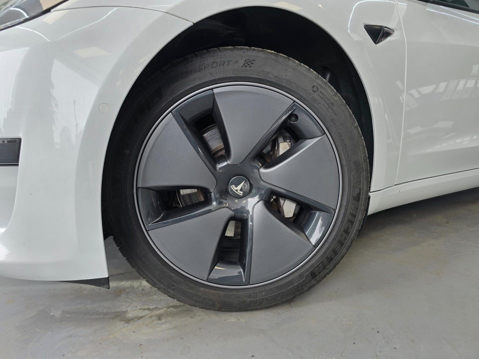 Tesla Model 3 Standard Range+ RWD 4d