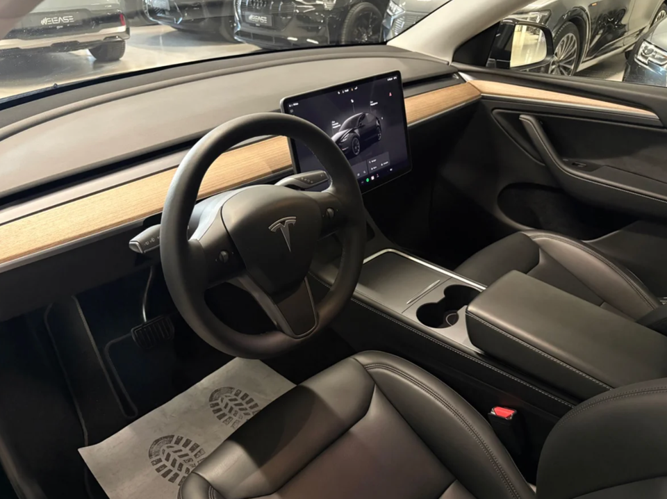 Tesla Model Y RWD 5d