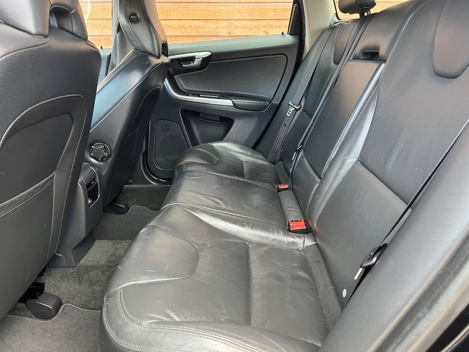 Volvo XC60 2,4 D5 215 Momentum aut. AWD 5d
