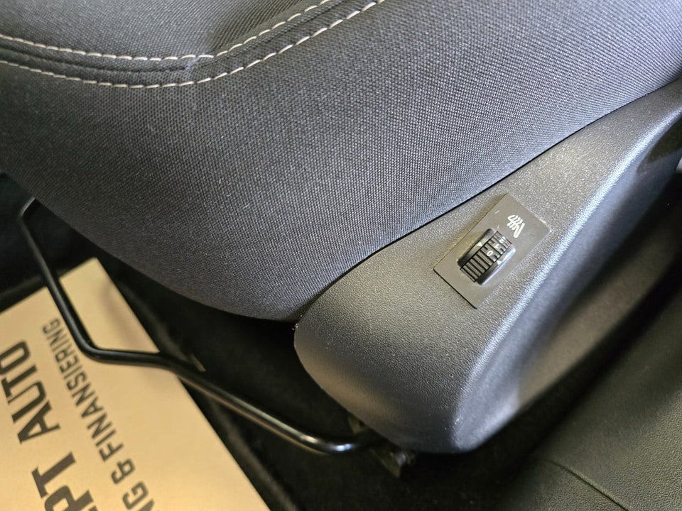 Peugeot 208 1,5 BlueHDi 100 Allure Sky 5d