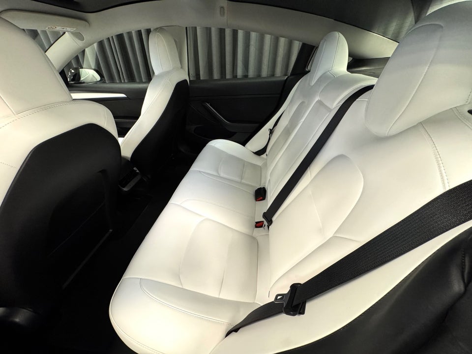 Tesla Model 3 Long Range AWD 4d