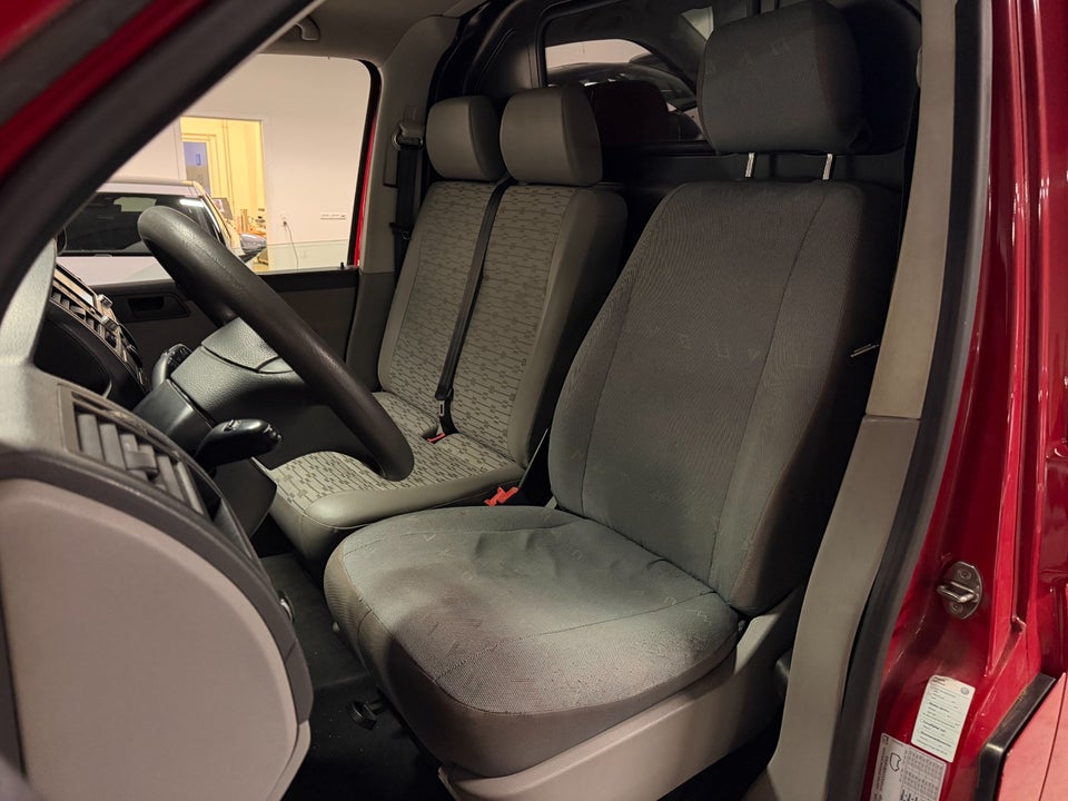 VW Transporter 2,0 TDi 114 Kassevogn kort 4d