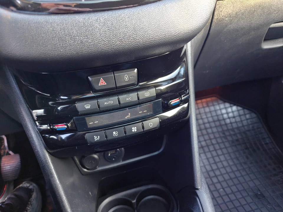 Peugeot 208 1,2 VTi Allure 5d