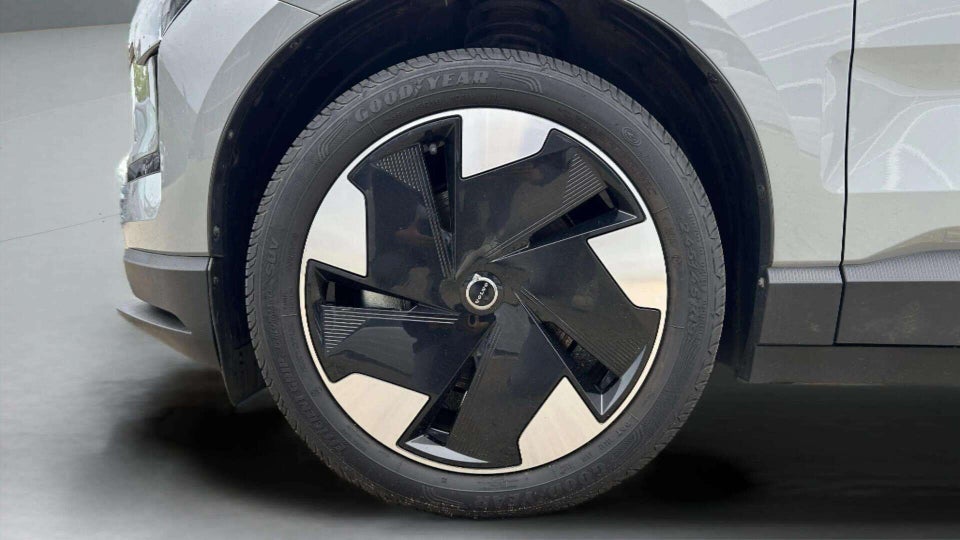 Volvo EX30 Extended Range Plus 5d