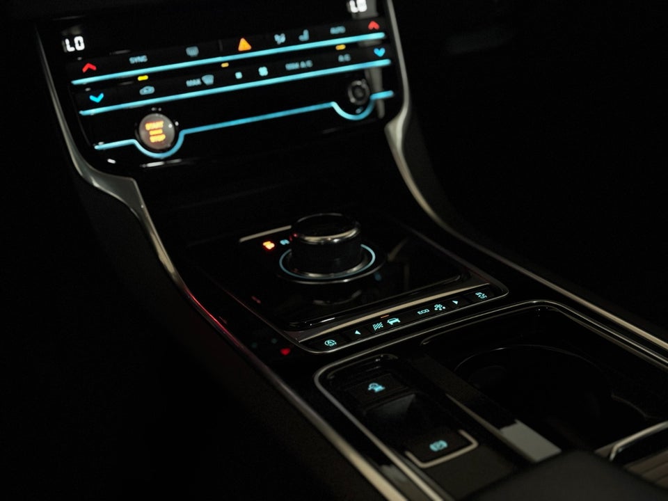 Jaguar XF 2,0 D180 Prestige aut. 4d