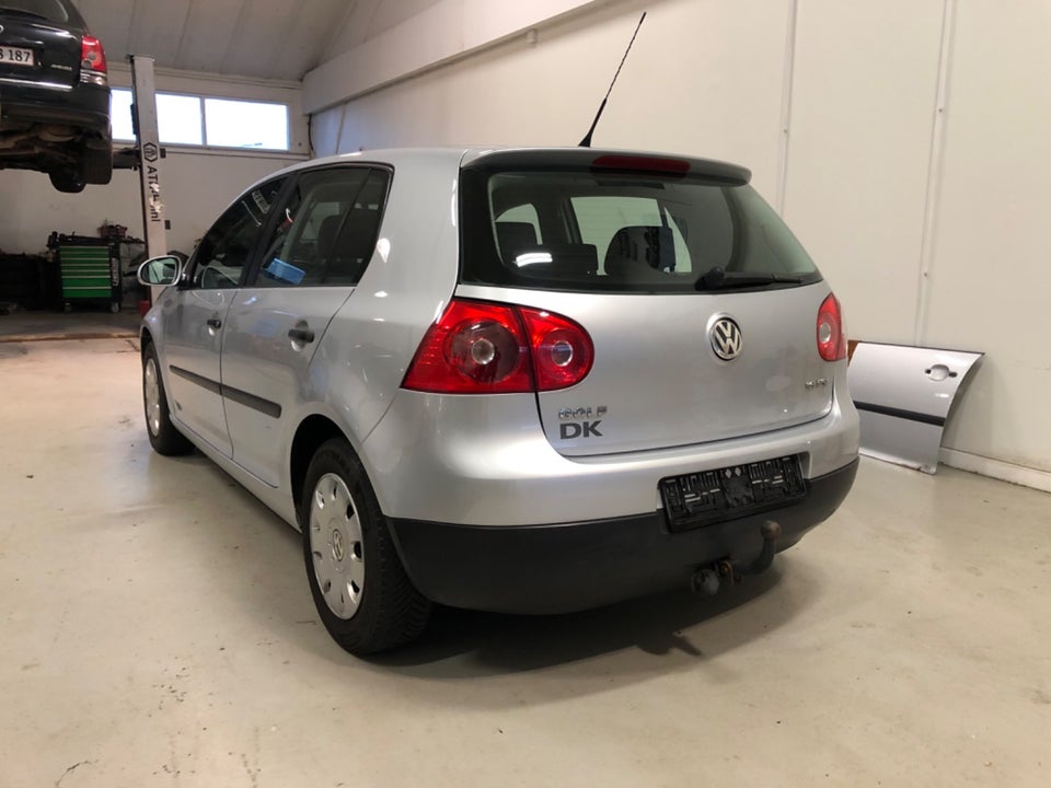 VW Golf V 1,6 FSi Trendline 5d