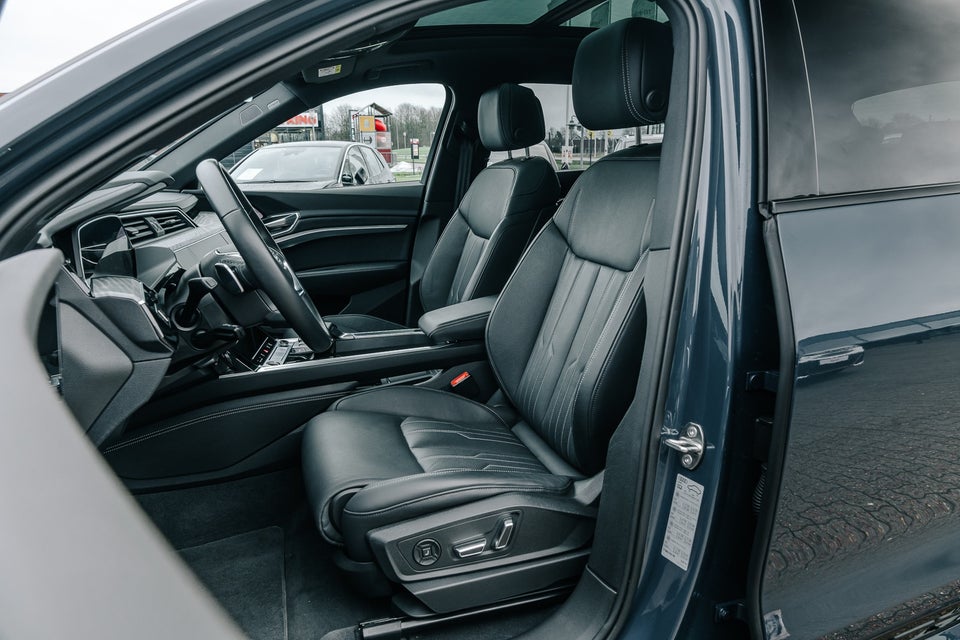 Audi Q8 e-tron 55 Advanced quattro 5d