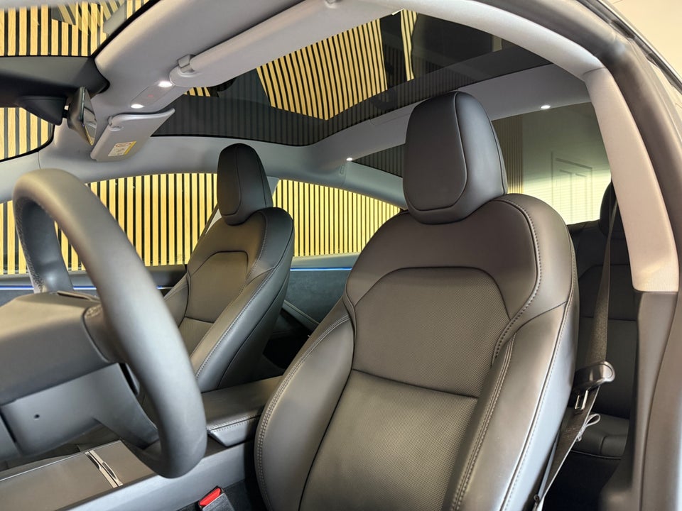 Tesla Model 3 Long Range AWD 4d