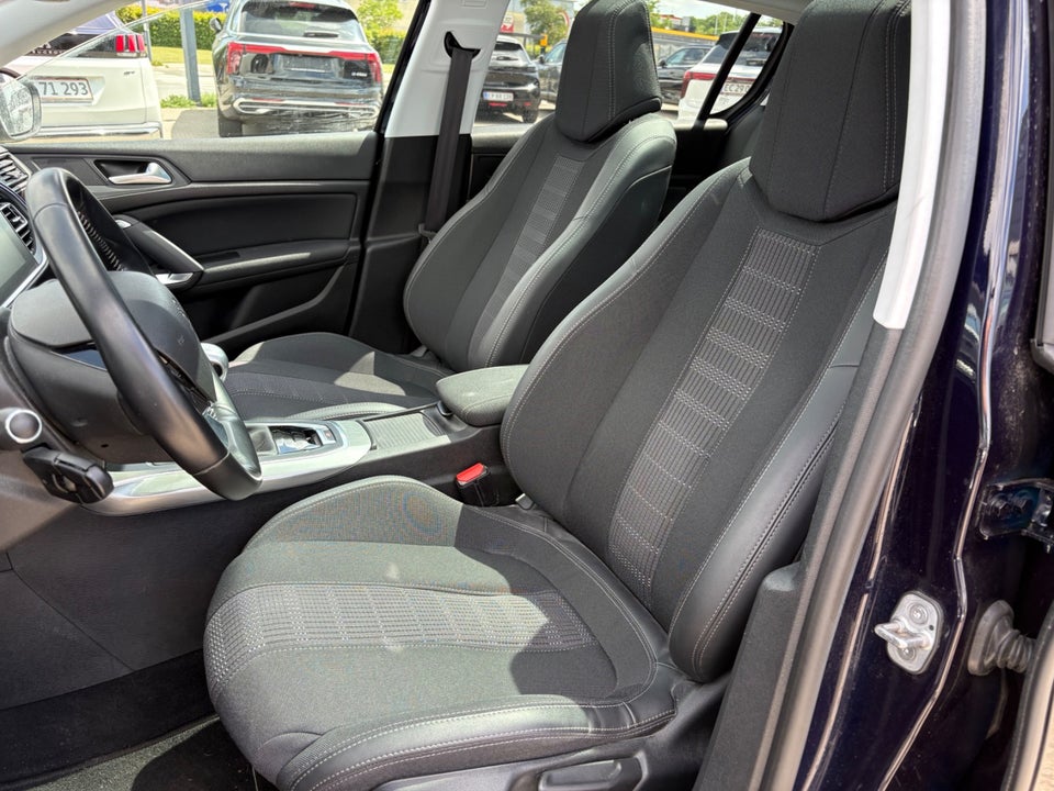 Peugeot 308 1,2 PureTech 130 Selection Sky 5d