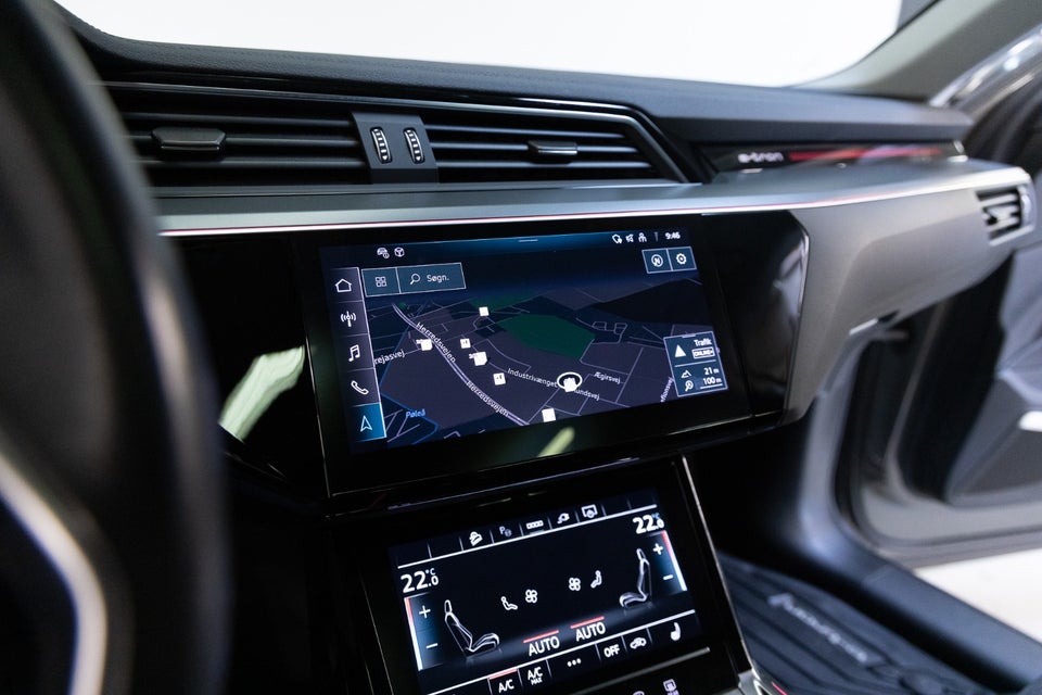 Audi Q8 e-tron 50 quattro 5d
