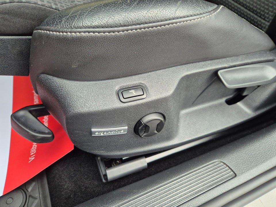 VW Golf VII 1,6 TDi 105 Highline Variant BMT 5d