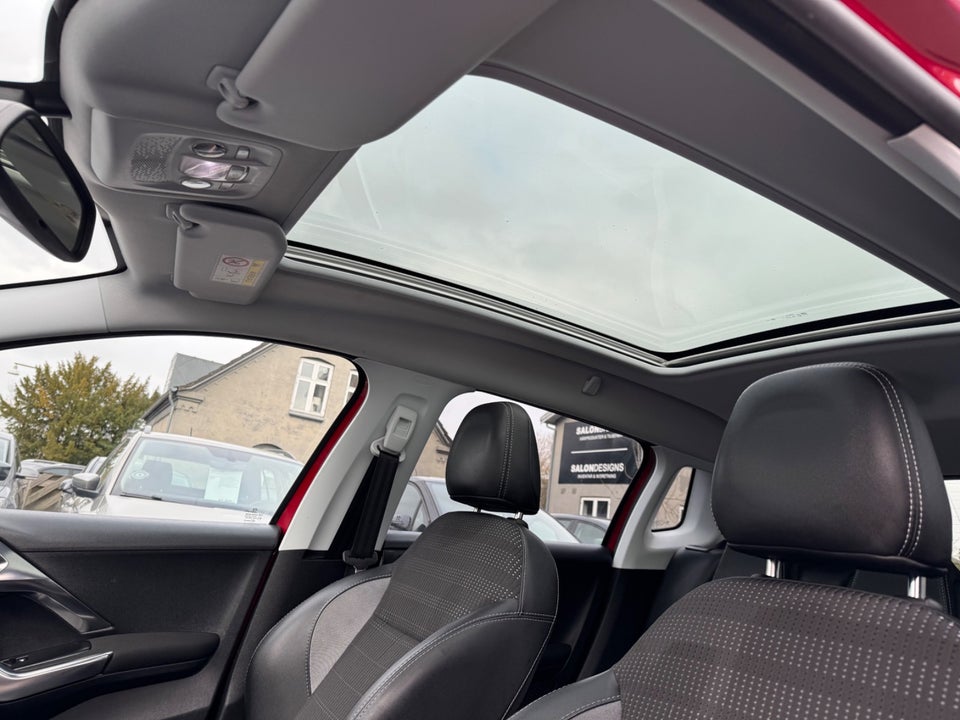 Peugeot 2008 1,2 e-THP 110 Allure Sky 5d