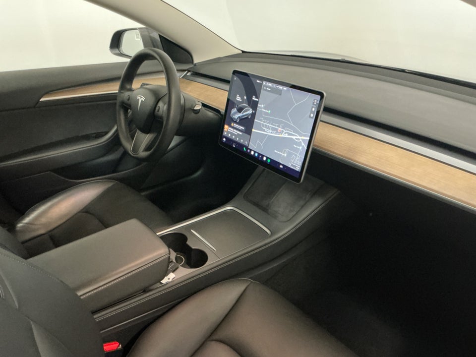 Tesla Model 3 Standard Range+ RWD 4d