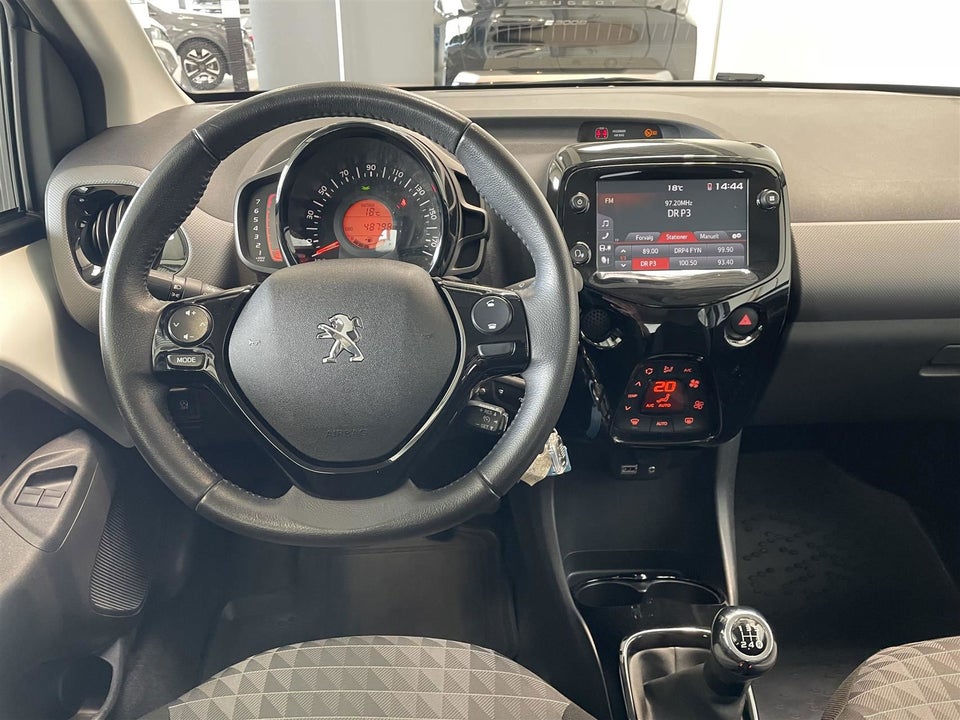 Peugeot 108 1,0 e-VTi 72 Infinity 5d