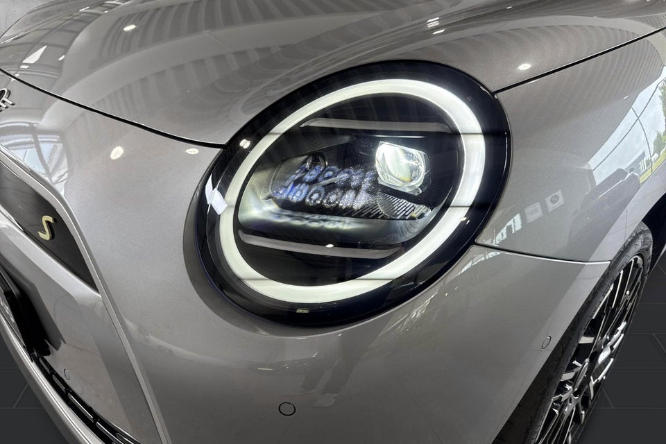 MINI Cooper SE Favoured Trim XL 3d