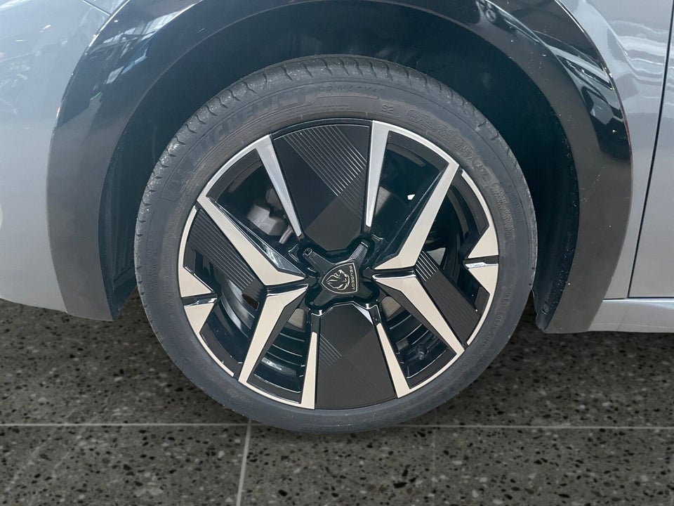 Peugeot e-208 54 GT 5d