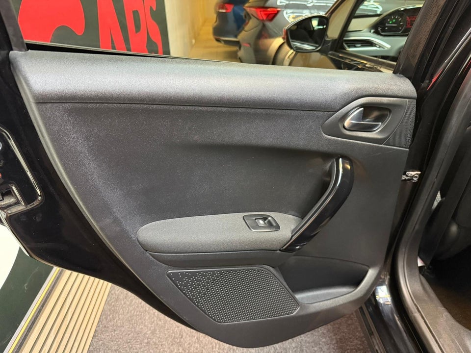 Peugeot 208 1,2 PureTech 82 Allure Sky 5d