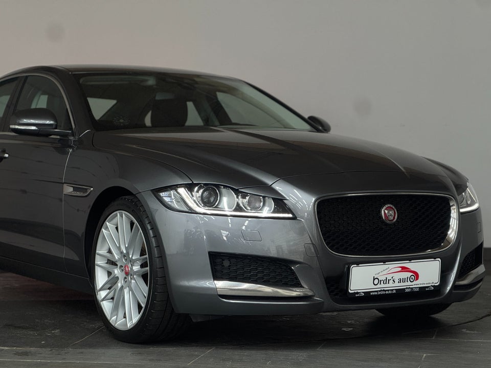 Jaguar XF 2,0 D180 Prestige aut. 4d
