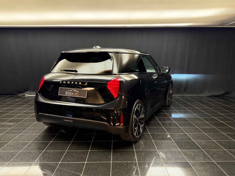 MINI Cooper SE Favoured Trim XL 3d