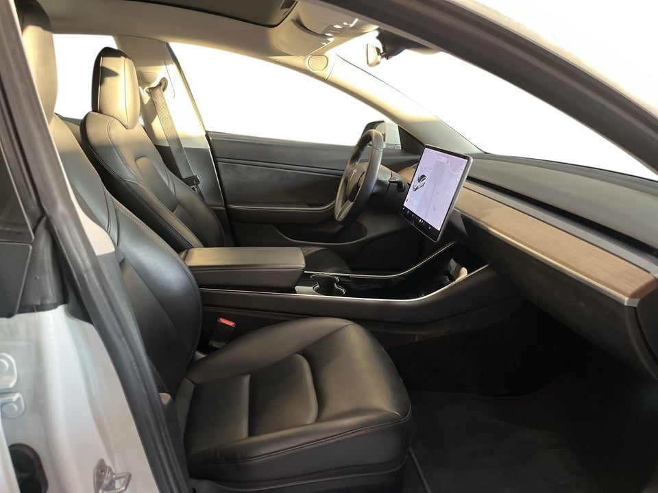 Tesla Model 3 Long Range AWD 4d