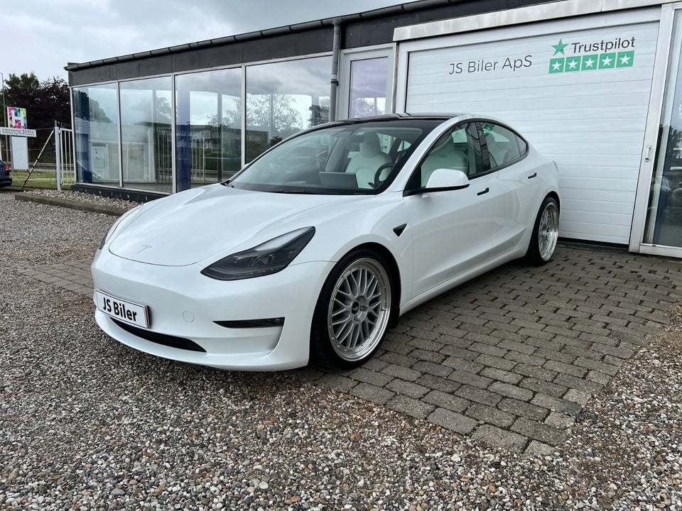 Tesla Model 3 Long Range AWD 4d