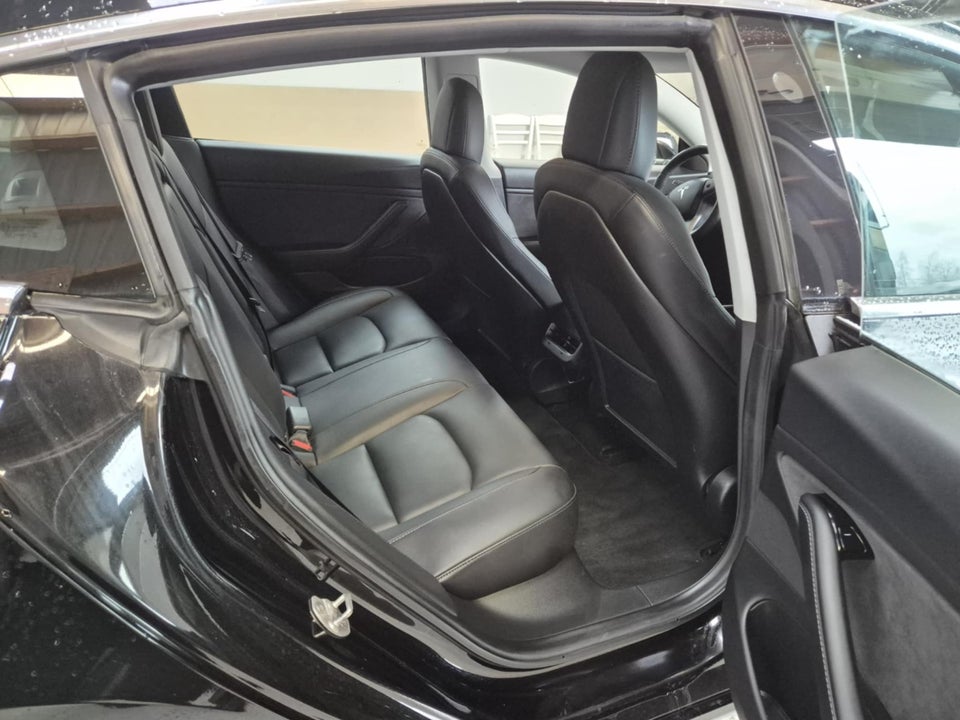 Tesla Model 3 Long Range AWD 4d