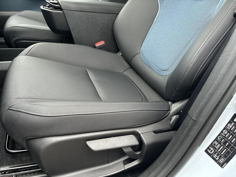Volvo EX30 Extended Range Plus 5d