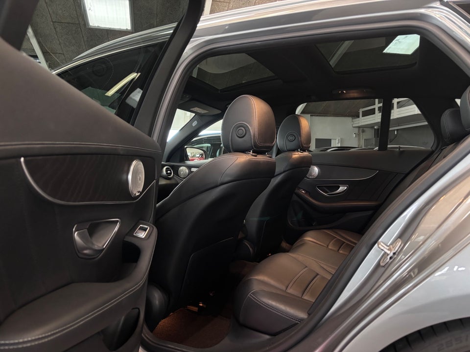 Mercedes C400 3,0 AMG Line stc. aut. 4Matic 5d