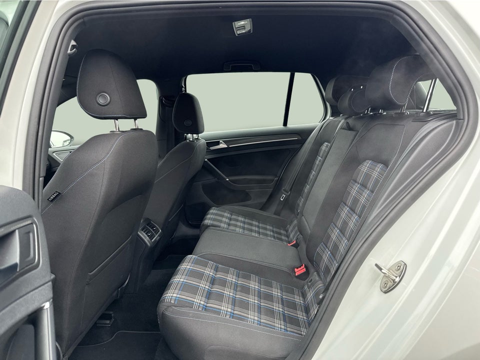 VW Golf VII 1,4 GTE DSG 5d