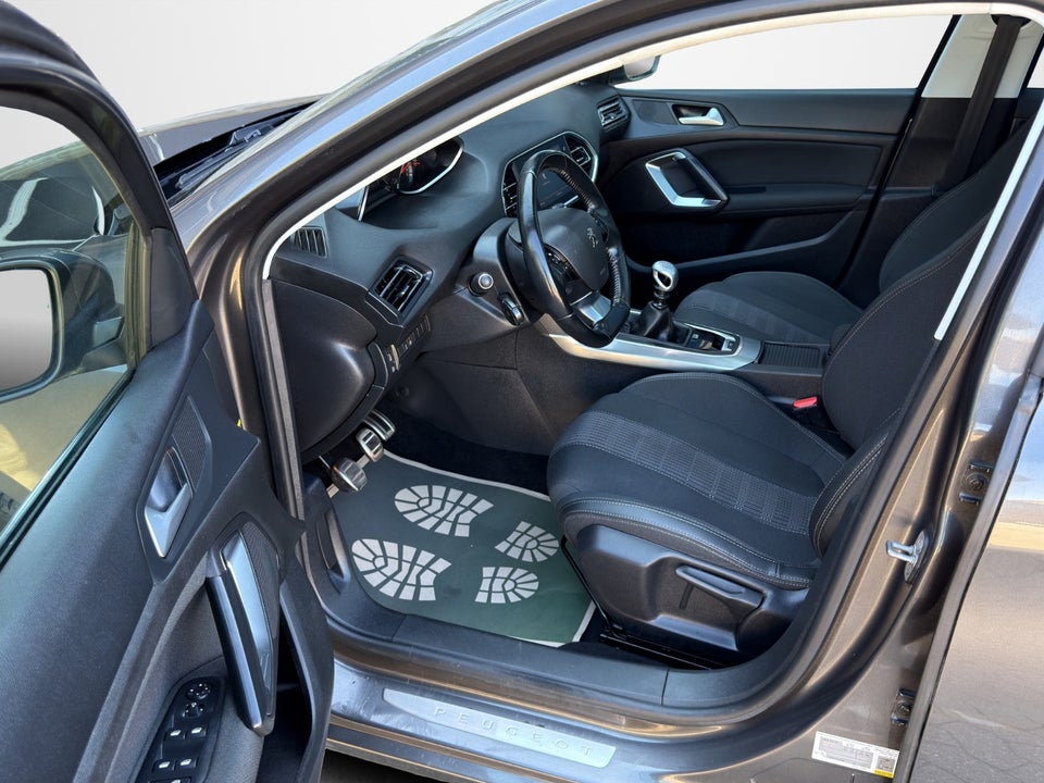 Peugeot 308 1,6 BlueHDi 120 Allure Sky SW 5d