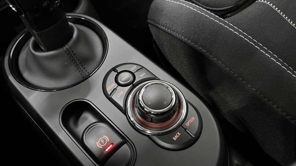 MINI Cooper SE Essential 3d