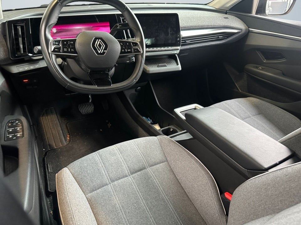 Renault Megane E-Tech 40 Equilibre 5d