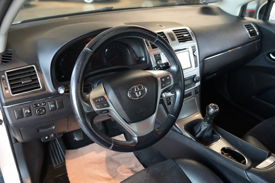 Toyota Avensis 1,8 VVT-i T2 Premium stc. 5d