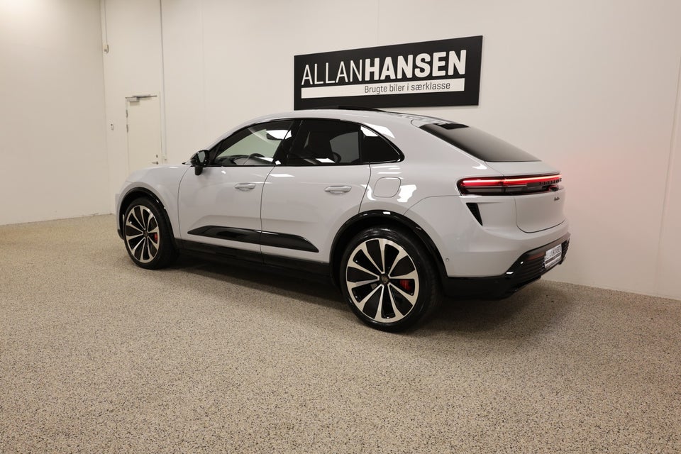 Porsche Macan Turbo 5d