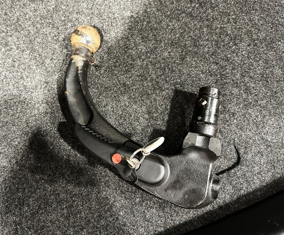 Skoda Superb 2,0 TDi 140 Elegance Combi 5d