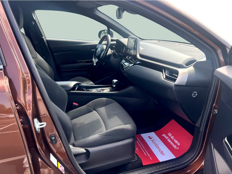 Toyota C-HR 1,8 Hybrid Premium Selected CVT 5d