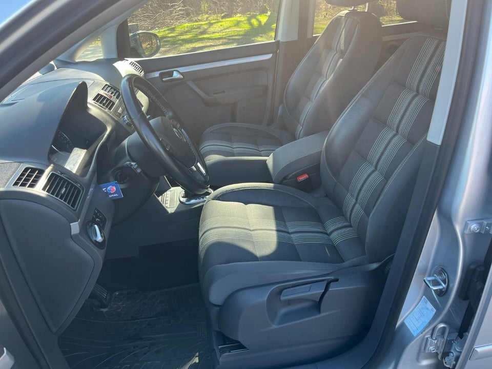 VW Touran 2,0 TDi 140 Comfortline DSG BMT 7prs 5d