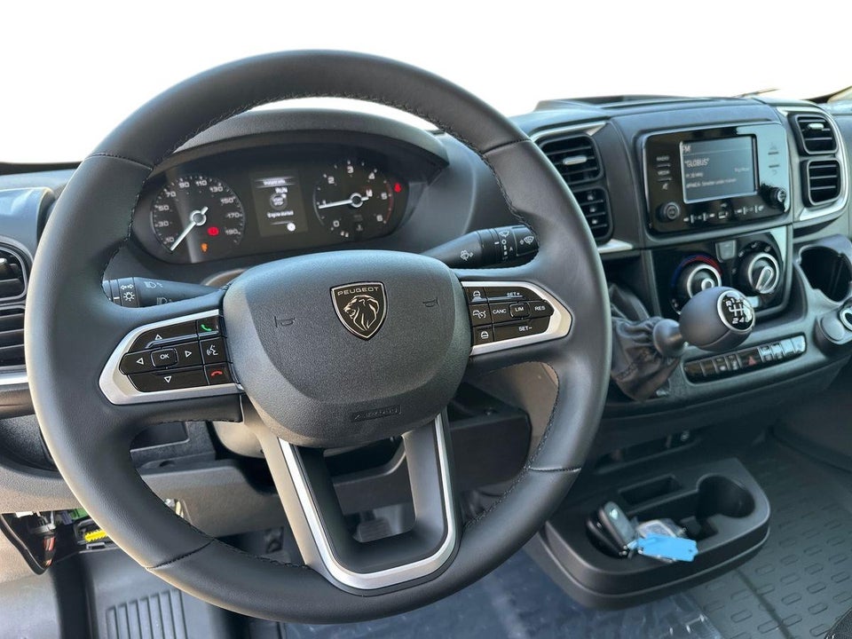 Peugeot Boxer 333 2,2 BlueHDi 140 L2H2 Premium
