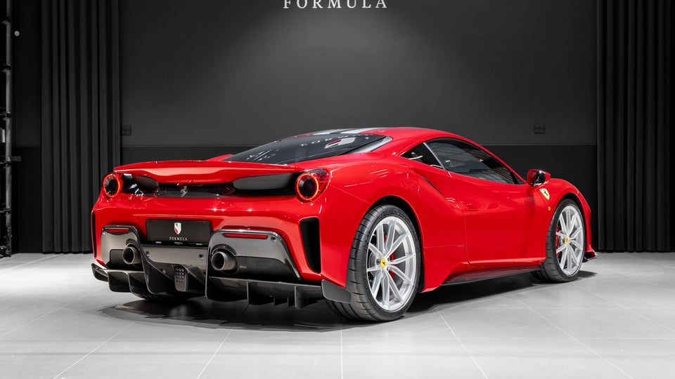 Ferrari 488 Pista 3,9 DCT 2d