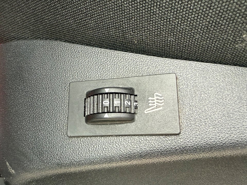 Peugeot 2008 1,2 VTi 82 Excite 5d